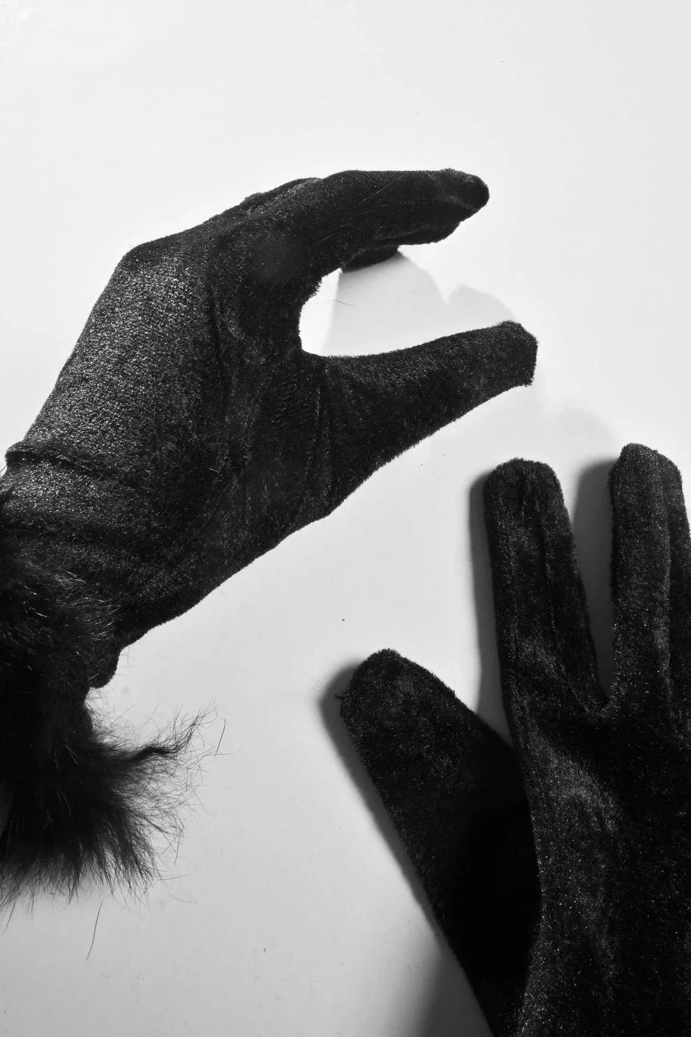 Luxurious Fox Fur Velvet Trimmed Gloves - Maa Sadqay